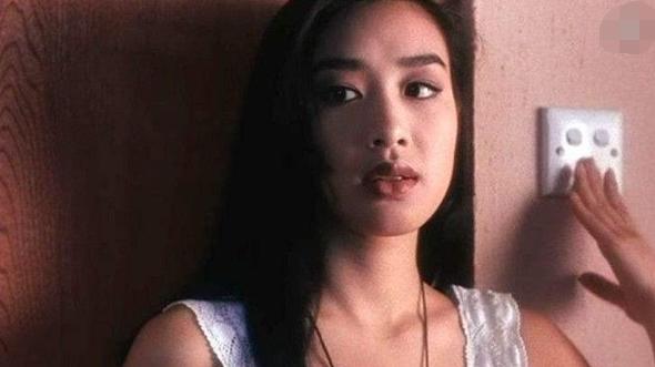 曾是华人小姐，三婚三娃后又嫁给了12岁富豪，50岁衣品还像小姑娘