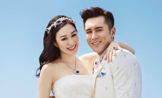 曾是华人小姐，三婚三娃后又嫁给了12岁富豪，50岁衣品还像小姑娘