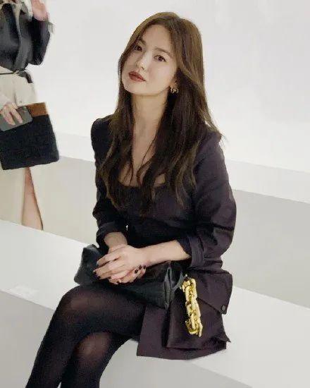她是首位亚洲大火韩国女星！经历婚变仍肤白娇嫩美若天仙