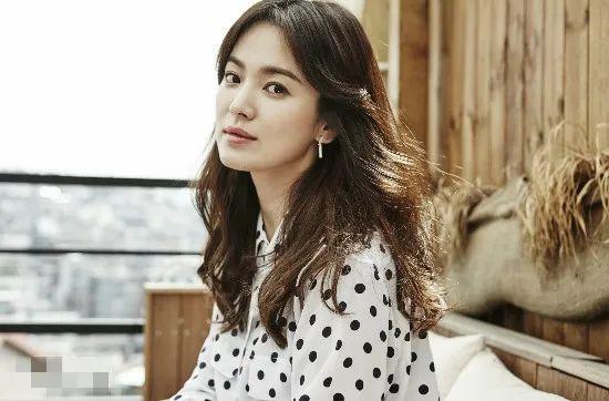 她是首位亚洲大火韩国女星！经历婚变仍肤白娇嫩美若天仙
