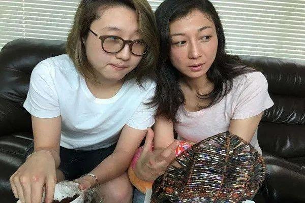 吴绮莉发文想抱孙子，暗示原谅女儿卓林，开始接受外籍“儿媳妇”