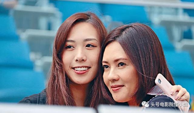 丑小鸭变白天鹅！一代女神李丽珍22岁女儿晒近照，仍难敌母亲美貌