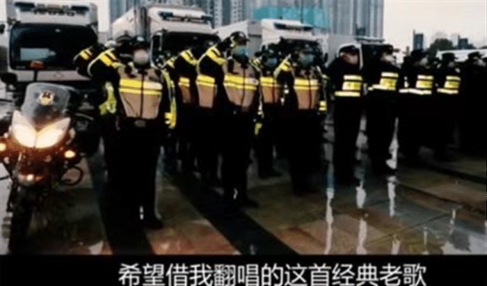 翻唱老歌致敬老公安，朱一龙尽自己所能，实际行动太暖心