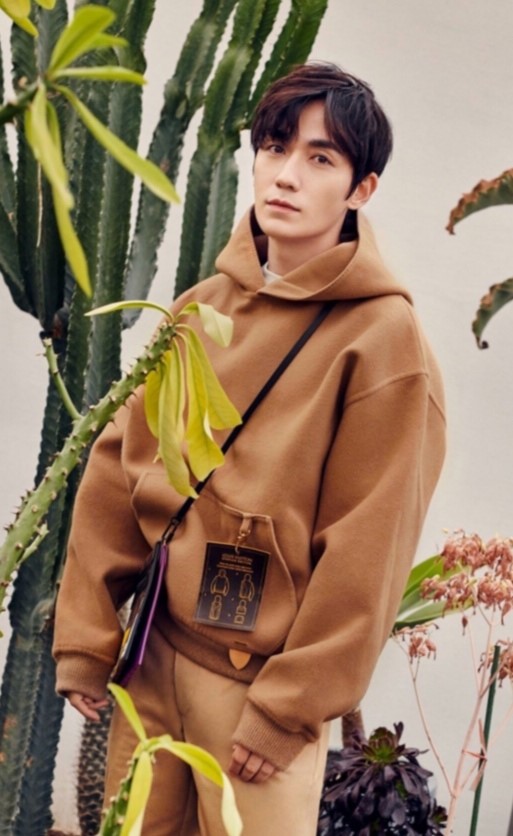 朱一龙登封《ELLE》，封面预告令人期待，这次还与公益有关