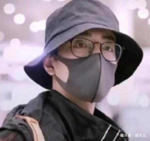 肖战再次刷新势力榜，全网越黑越红，近日现身机场竟判若两人