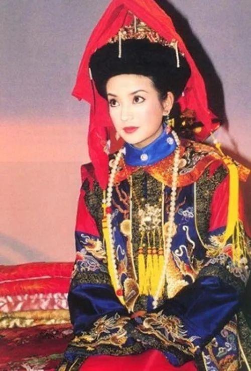 从小燕子爆红嫁入富门转型！赵薇昔日经典角色美出新高度