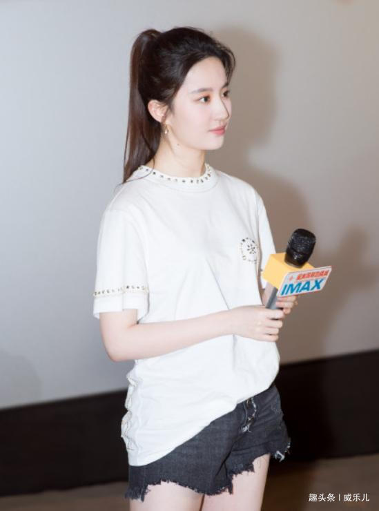 刘亦菲《花木兰》首映会全程说英语被骂，影片撤档网友纷纷叫好