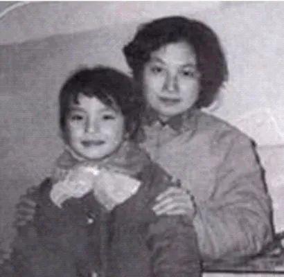从小燕子爆红嫁入富门转型！赵薇昔日经典角色美出新高度