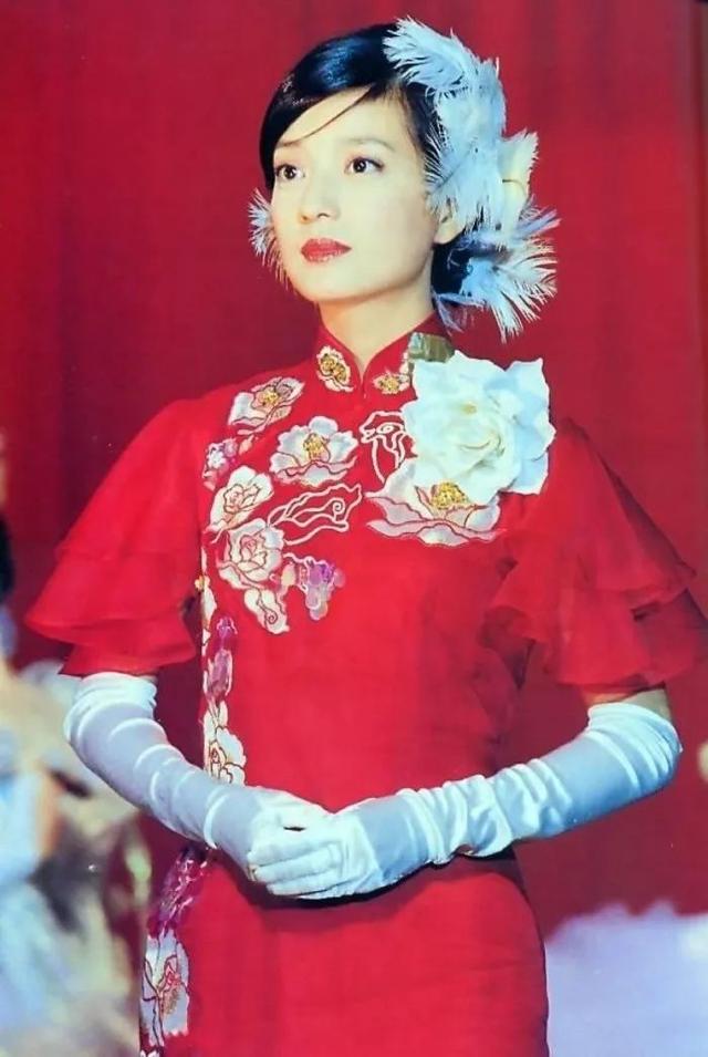 从小燕子爆红嫁入富门转型！赵薇昔日经典角色美出新高度
