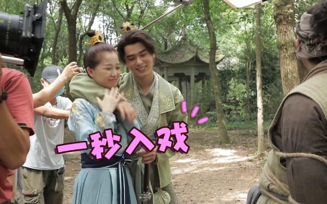 虞书欣拍戏曾和男主开撕，片场两人互不搭理，甜蜜互动都是硬演吗