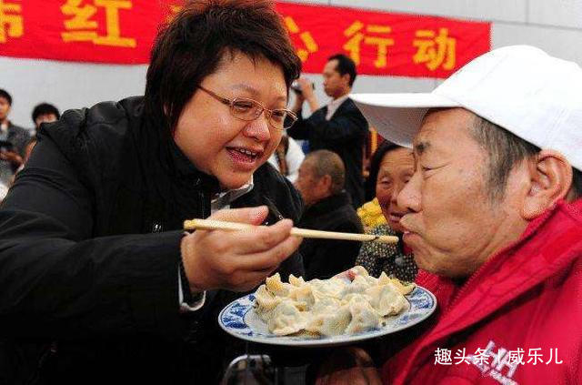 韩红发布抗疫总结，不善言辞的千玺冲在一线，做法让人敬畏