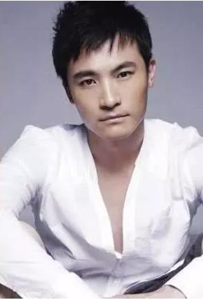 任性的柯蓝：放弃8年主持事业，插足黄志忠婚姻，今48岁仍未婚