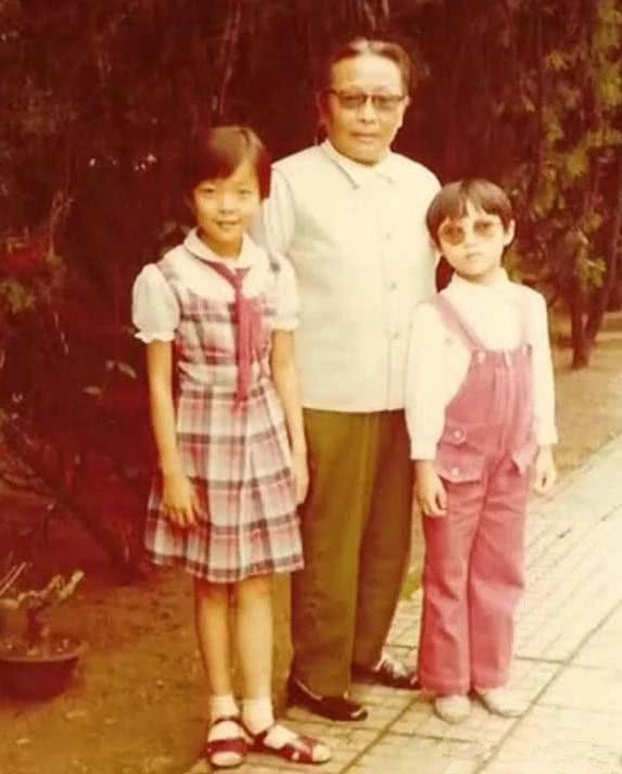 任性的柯蓝：放弃8年主持事业，插足黄志忠婚姻，今48岁仍未婚