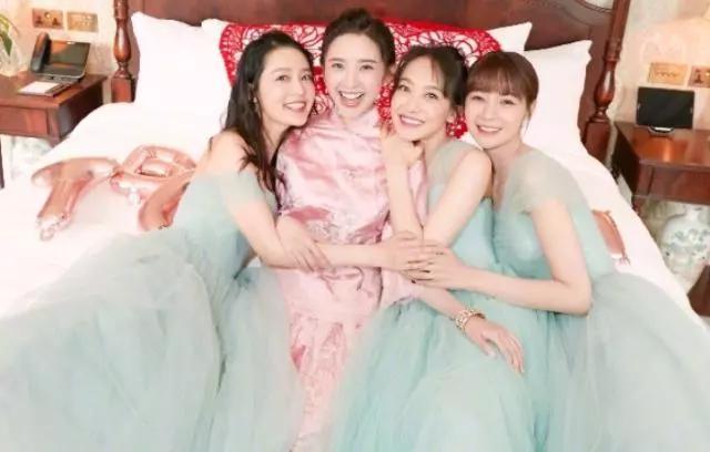 本以为刘亦菲是最美伴娘，李沁伴娘照曝光后，我承认我“变心”了