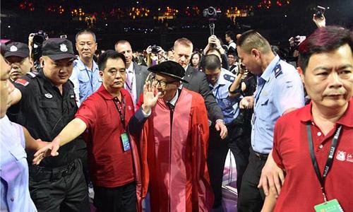 马云给54个非洲国家送物资，李嘉诚为何连英国都不捐？