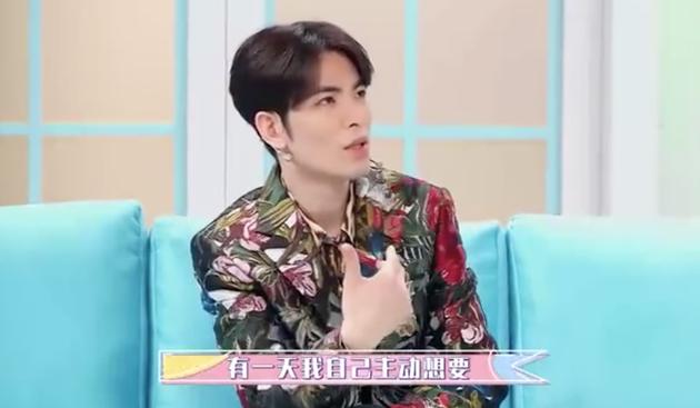 小S不断追问下！萧敬腾承认与大13岁经纪人恋情？