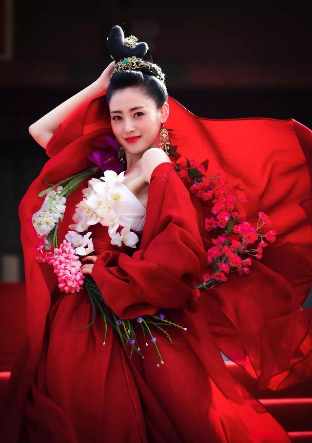 靠太子妃爆红否认恋情艳压江疏影惹争议！张天爱能折腾