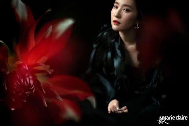 当红美女刘亦菲高贵冷艳写真！肤白貌美红唇娇嫩大长腿