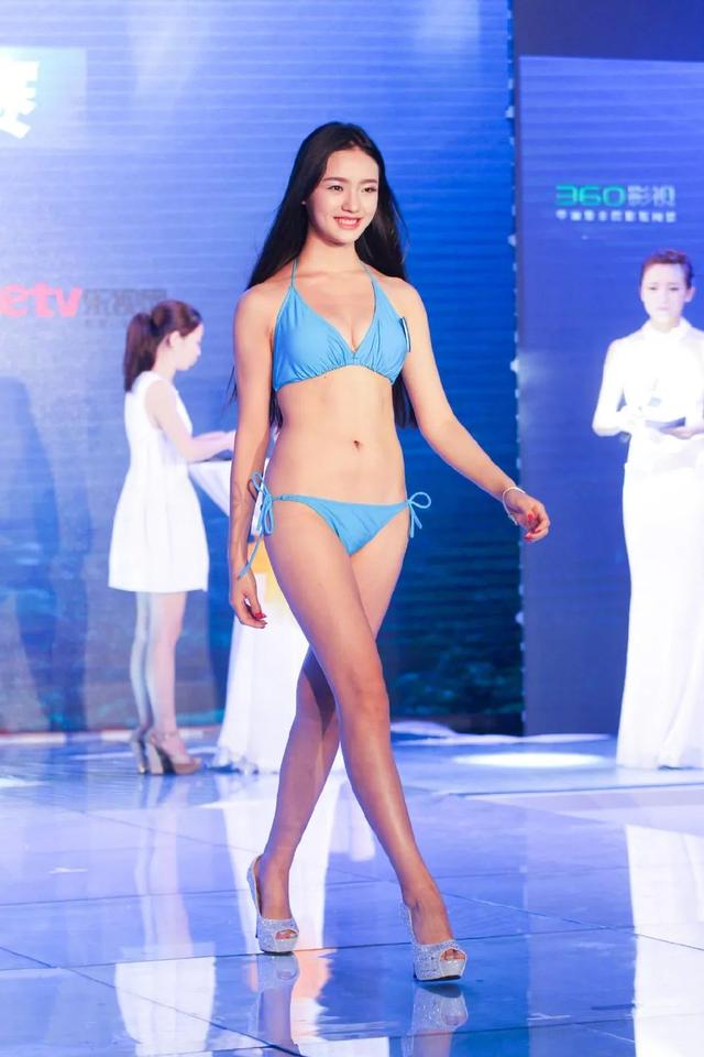 18岁当上星女郎恋过宋威龙冯绍峰！林允曾甜美惹人爱？