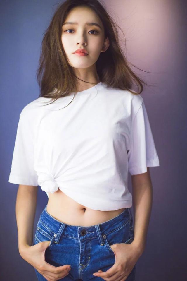 18岁当上星女郎恋过宋威龙冯绍峰！林允曾甜美惹人爱？