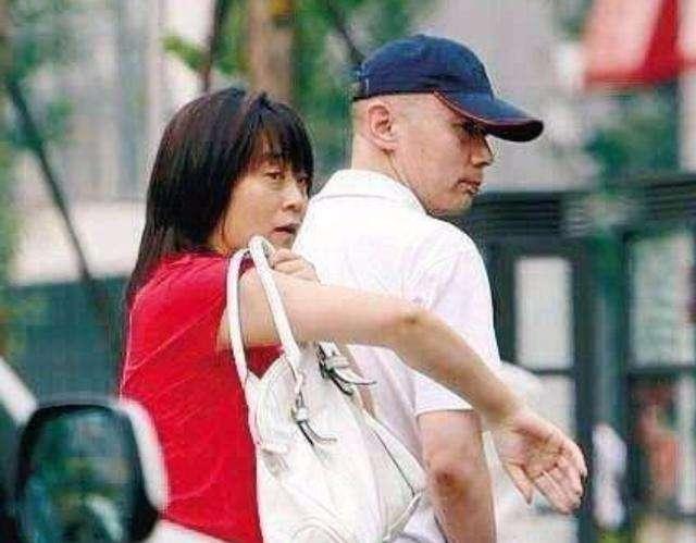 娱乐圈中好老公，葛优与妻子携手33年，从无绯闻