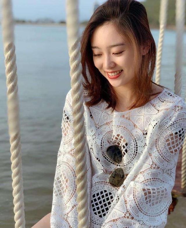 央视主持李七月，可入你眼？拥趸者众且才貌双全