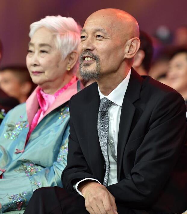 娱乐圈中好老公，葛优与妻子携手33年，从无绯闻