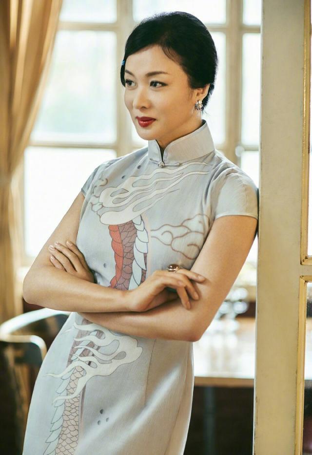52岁的金星原来这么会穿？身材略微有些丰满，尤显韵味