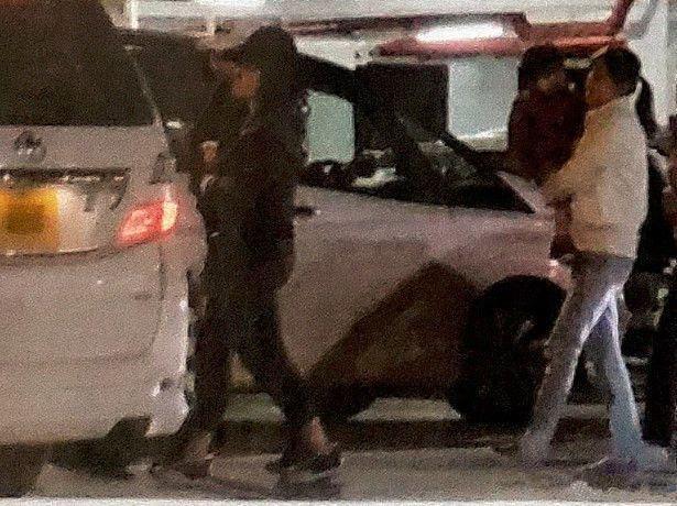 84岁一身肌肉，与35岁上海女友当街拥吻！谢贤怎么还不服老？