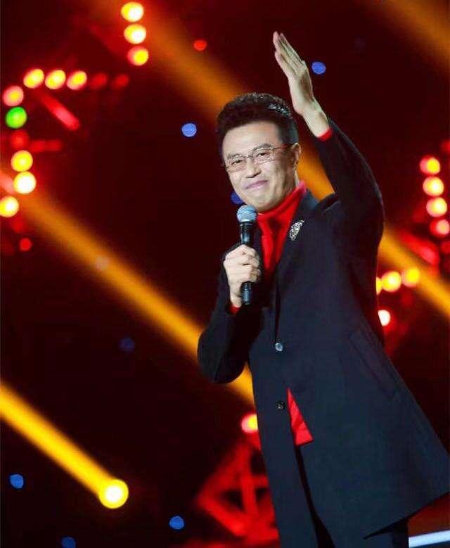 白燕升与妻子，相濡以沫，还中年喜得二胎儿