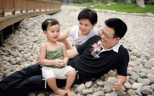 白燕升与妻子，相濡以沫，还中年喜得二胎儿