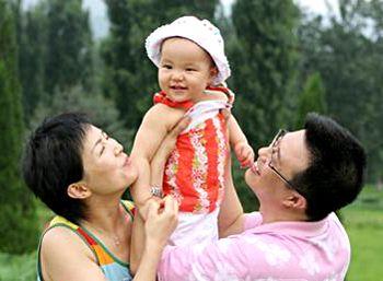 白燕升与妻子，相濡以沫，还中年喜得二胎儿