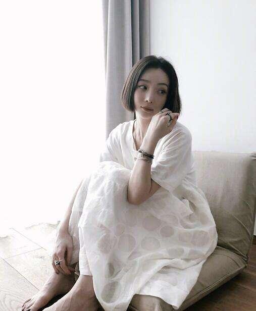 高晓松与前妻徐粲金，离婚的理由是：我感到不快乐